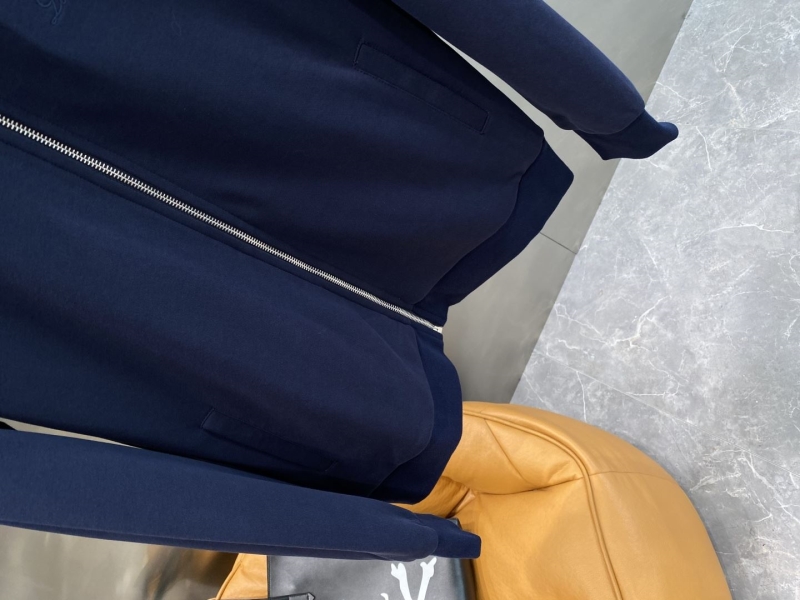 L0r0 P1ana suits